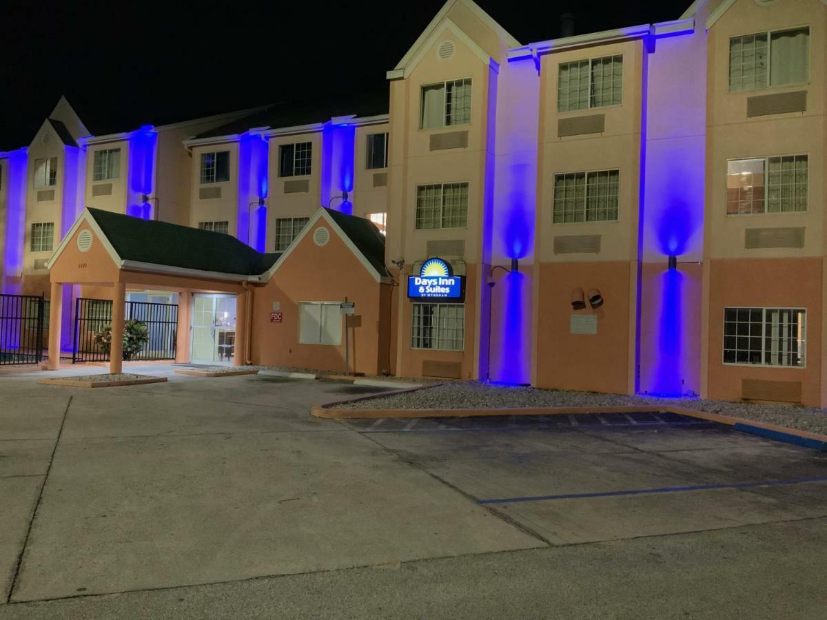 Days Inn & Suites By Wyndham Tampa/Raymond James Stadium Экстерьер фото